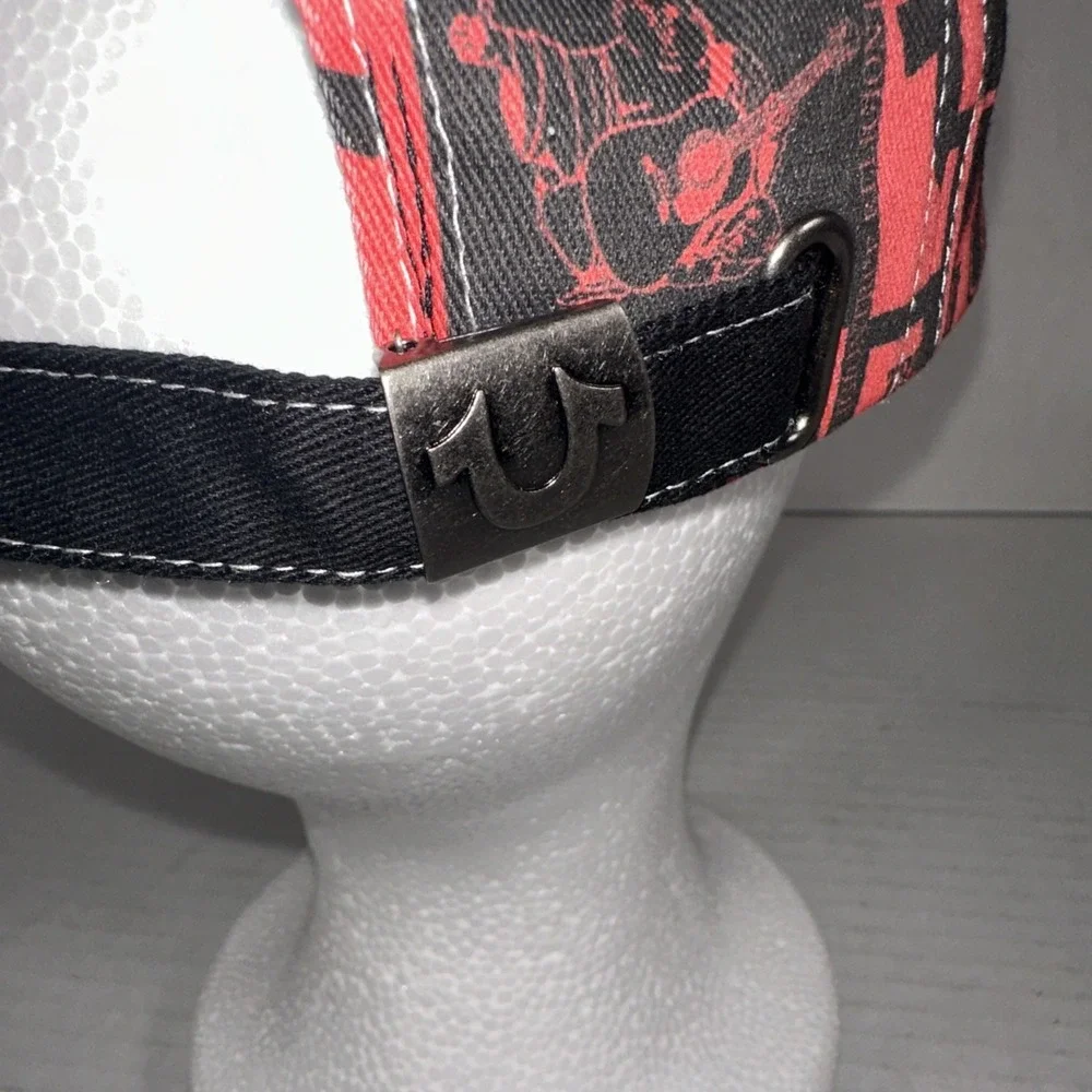True Religion Men's Black and Red Logo Cap New‎